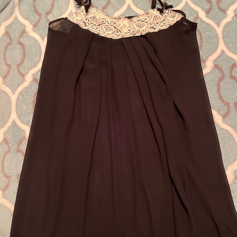 Elegant Black Dress with Lace Detail